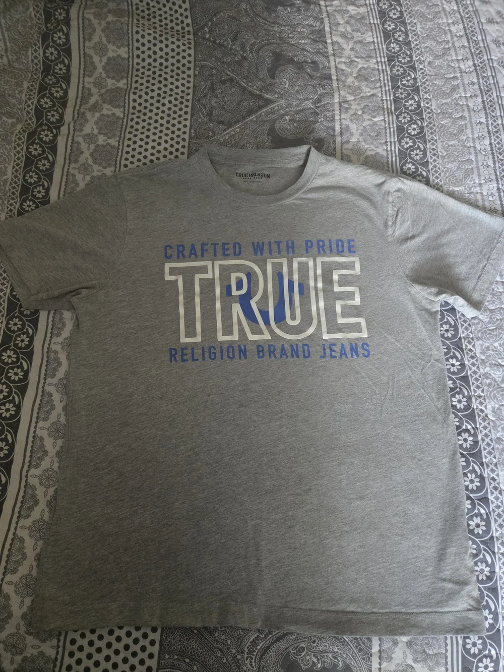 True Religion 'TRUE' Graphic Tee in Gray & Blue Size Large